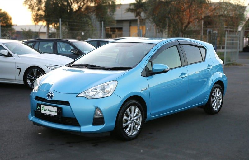2013 Toyota Aqua G, photo 2