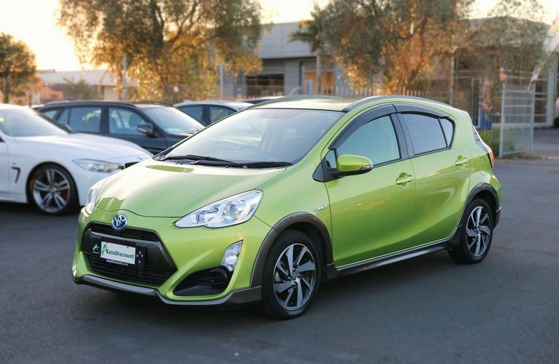2015 Toyota Aqua X Urban, photo 2