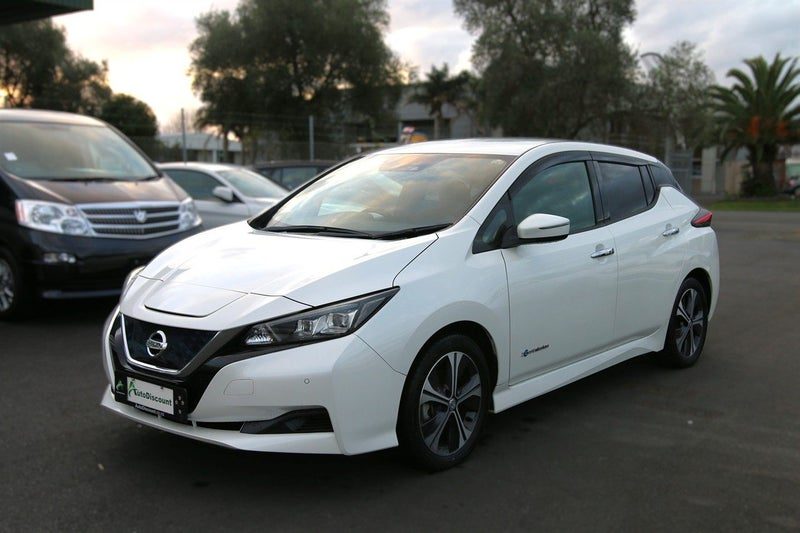 2019 Nissan Leaf X, photo 2