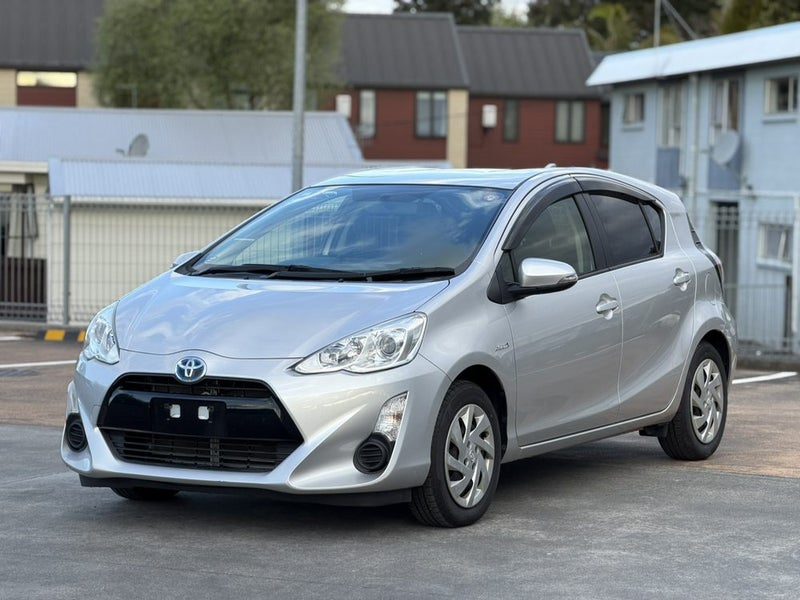 2015 Toyota Aqua **Reverse Camera*2-Keys**, photo 3