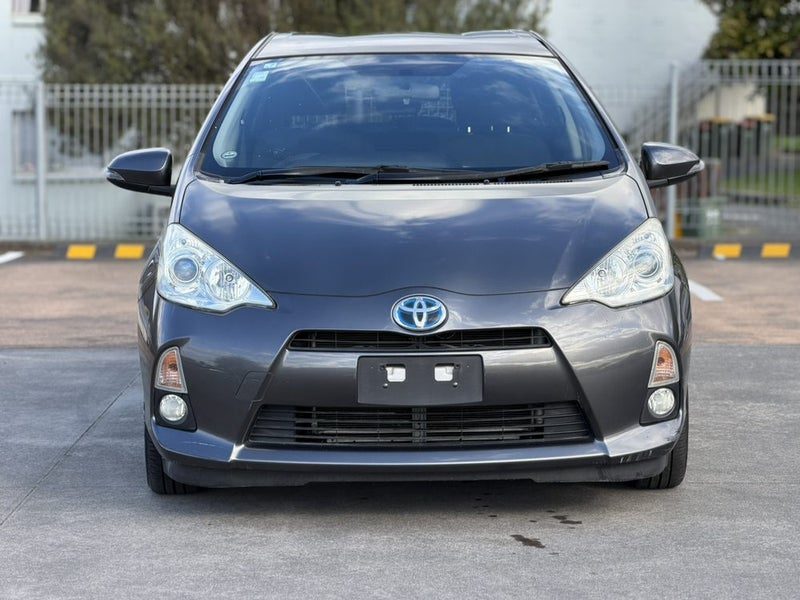 2013 Toyota Aqua, photo 2