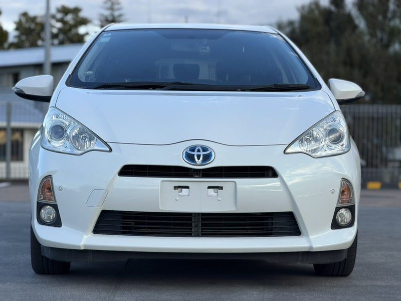 2014 Toyota Aqua, photo 2