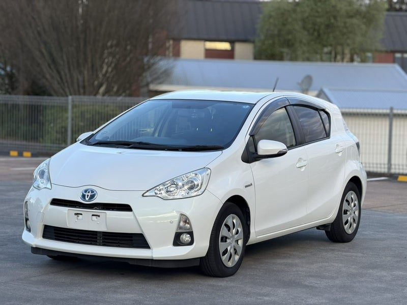 2014 Toyota Aqua, photo 3