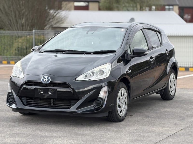 2015 Toyota Aqua Hybrid, photo 3