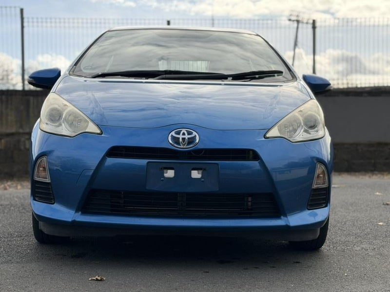 2013 Toyota Aqua, photo 2