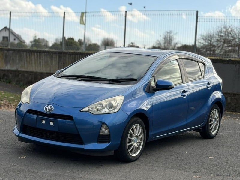 2013 Toyota Aqua, photo 3