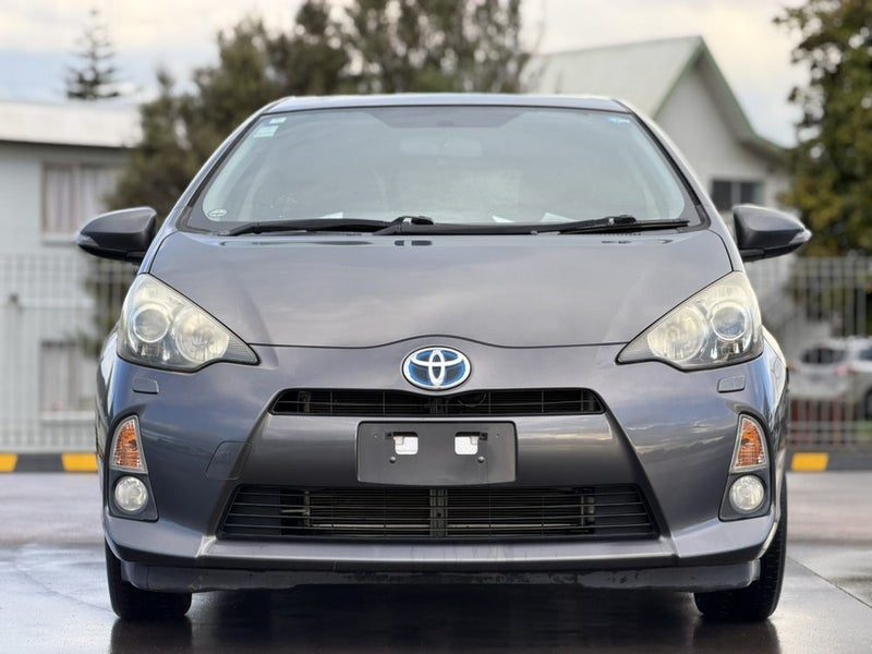 2012 Toyota Aqua, photo 2