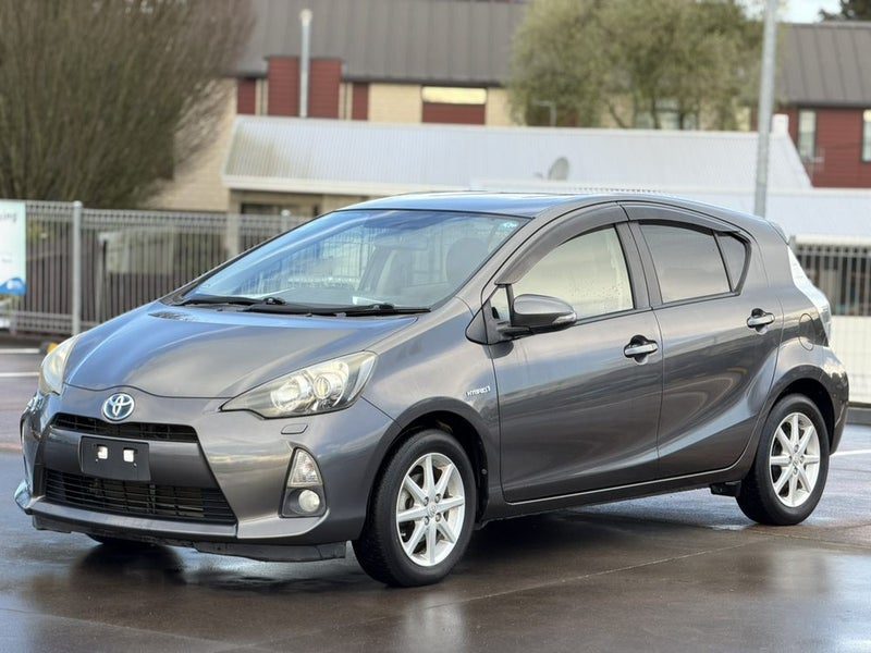 2012 Toyota Aqua, photo 3