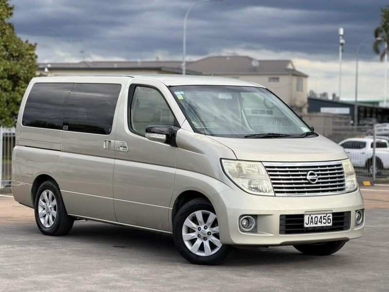2005 Nissan Elgrand 8 Seater