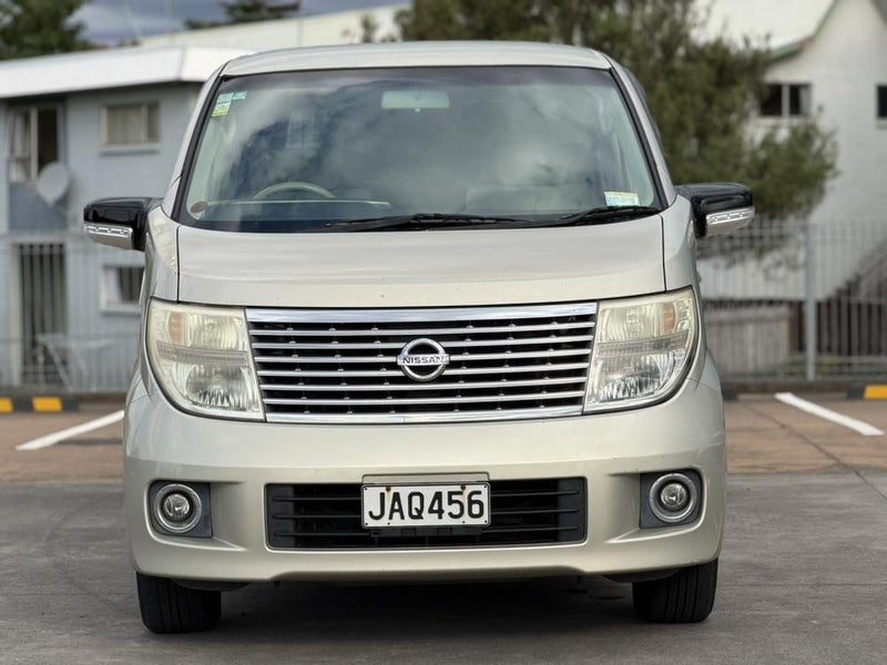 2005 Nissan Elgrand 8 Seater, photo 2