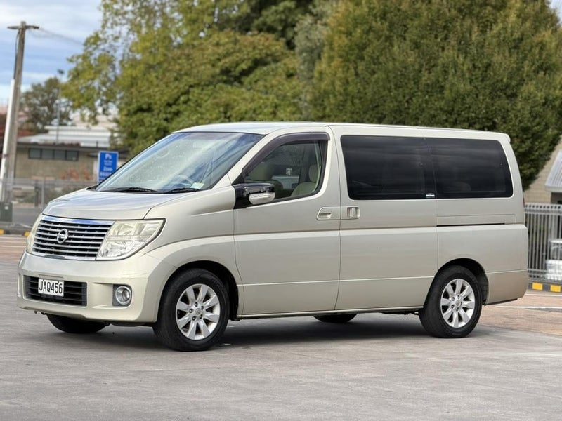 2005 Nissan Elgrand 8 Seater, photo 3