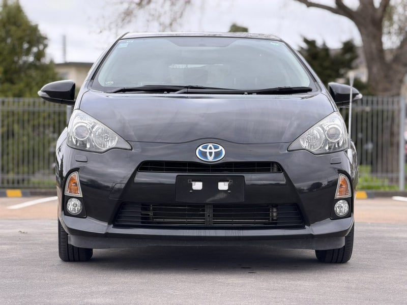 2013 Toyota Aqua, photo 2