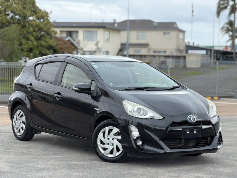 2015 Toyota Aqua, main photo