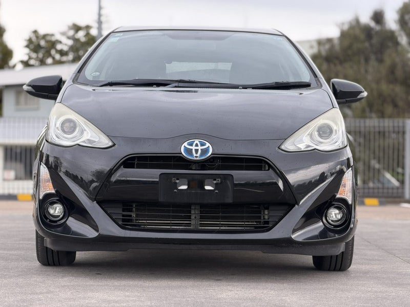 2015 Toyota Aqua, photo 2