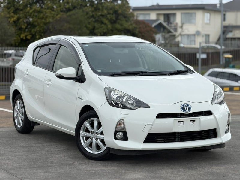 2014 Toyota Aqua, main photo