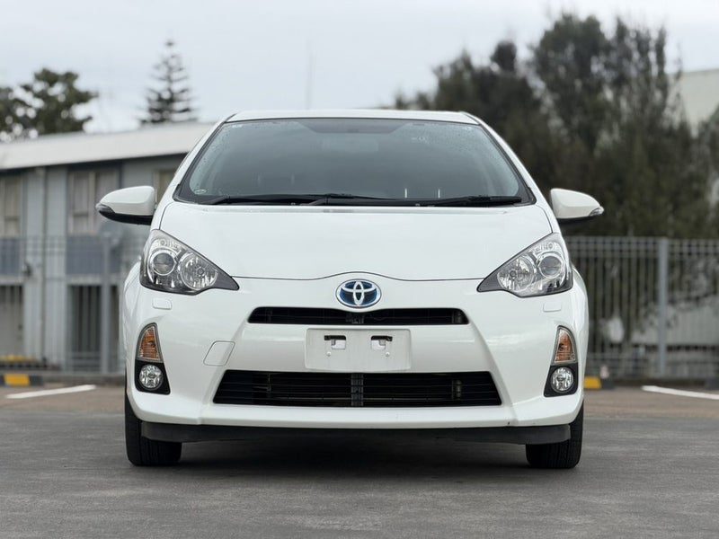 2014 Toyota Aqua, photo 2