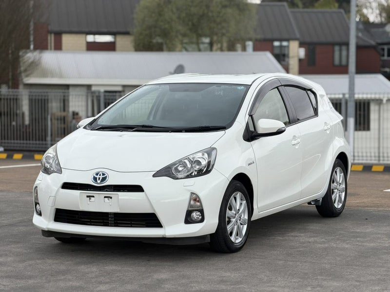 2014 Toyota Aqua, photo 3