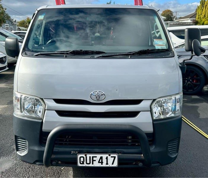2014 Toyota Hiace, photo 2