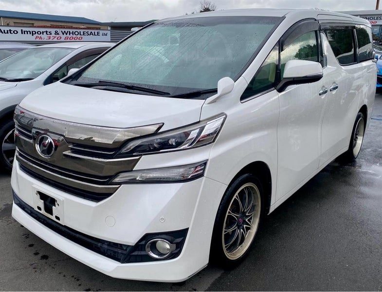2015 Toyota Vellfire, photo 2