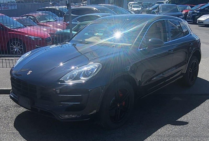 2015 Porsche Macan Turbo, photo 2