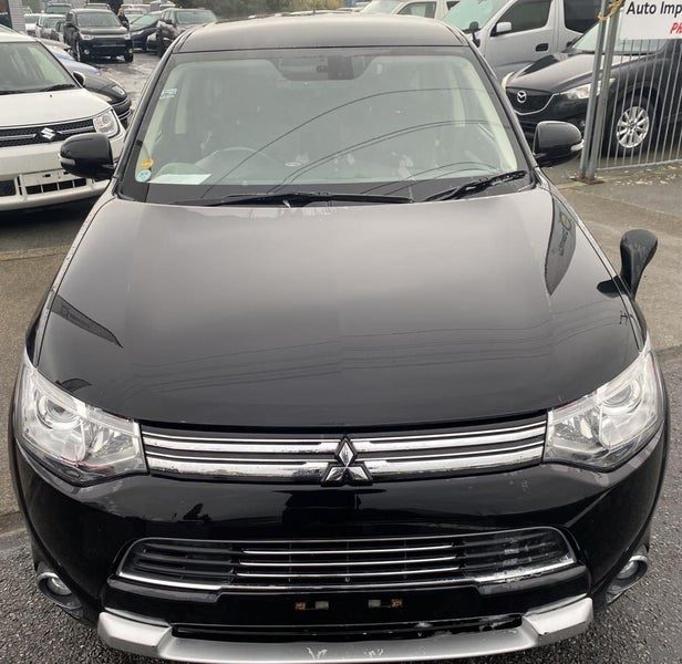 2015 Mitsubishi Outlander PHEV, photo 2