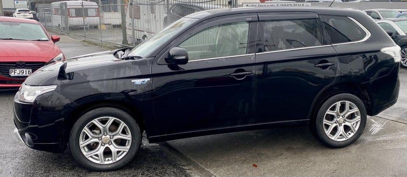 2015 Mitsubishi Outlander PHEV, photo 3