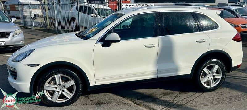 2011 Porsche Cayenne S Hybrid, photo 2