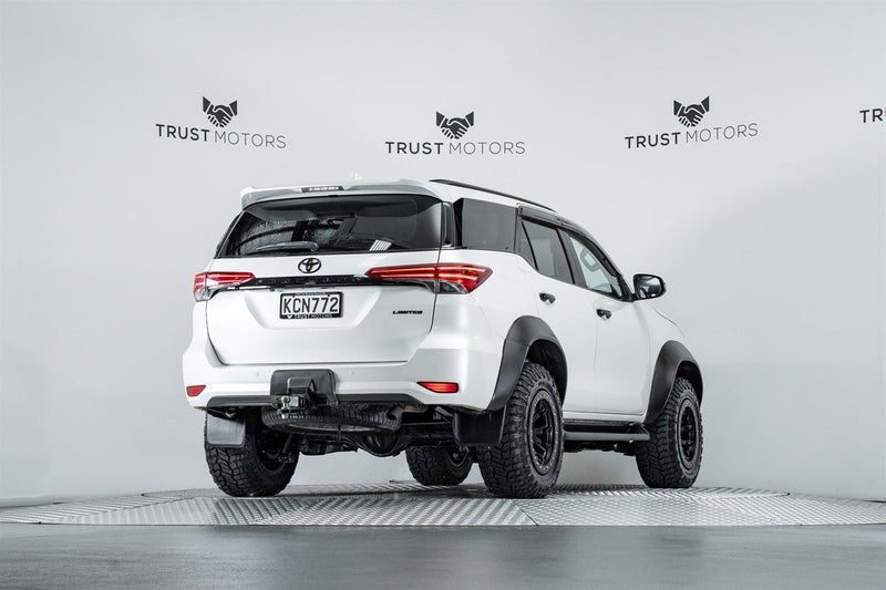 2016 Toyota Fortuner Limited 2.8L Diesel 4WD, photo 3