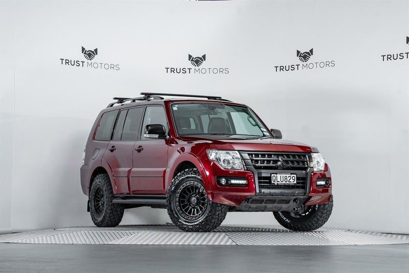 2017 Mitsubishi Pajero Exceed 3.2L 4WD, main photo