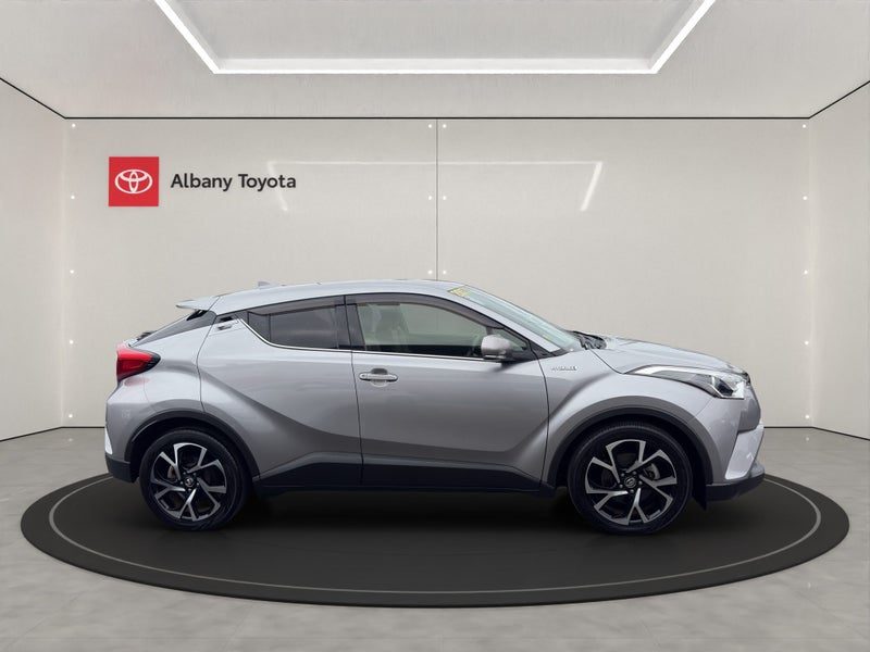 2017 Toyota C-HR 1.8 Hybrid G 5 Dr SUV CVT FWD, photo 2