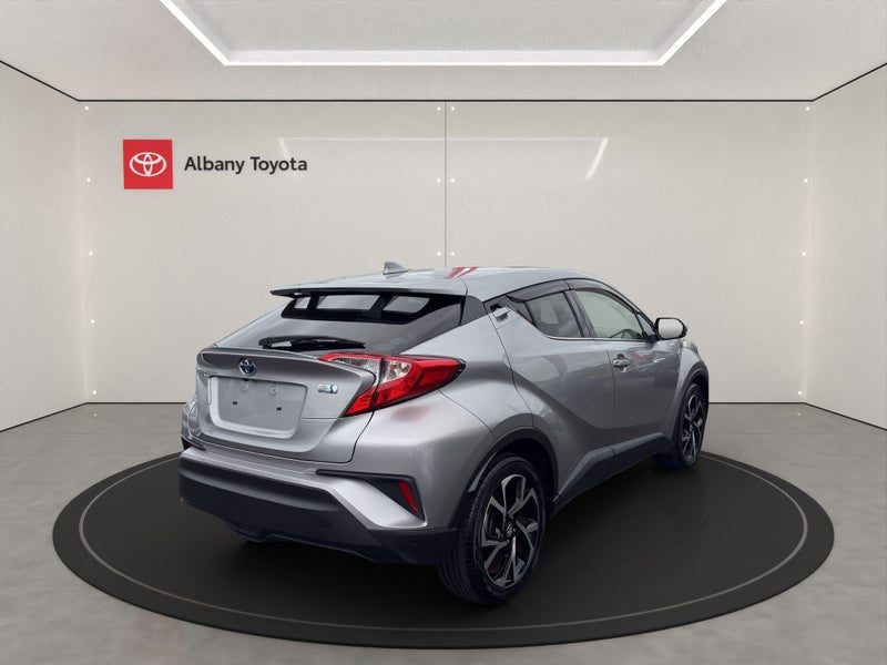 2017 Toyota C-HR 1.8 Hybrid G 5 Dr SUV CVT FWD, photo 3