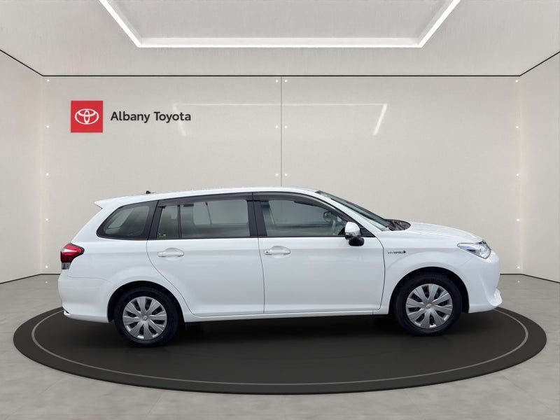 2017 Toyota Corolla Fielder 1.5 Hybrid EX 5 Dr..., photo 2