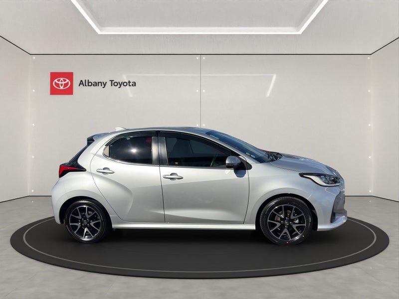 2020 Toyota Yaris 1.5 Hybrid Z 5 Dr Hatch CVT 2WD, photo 2
