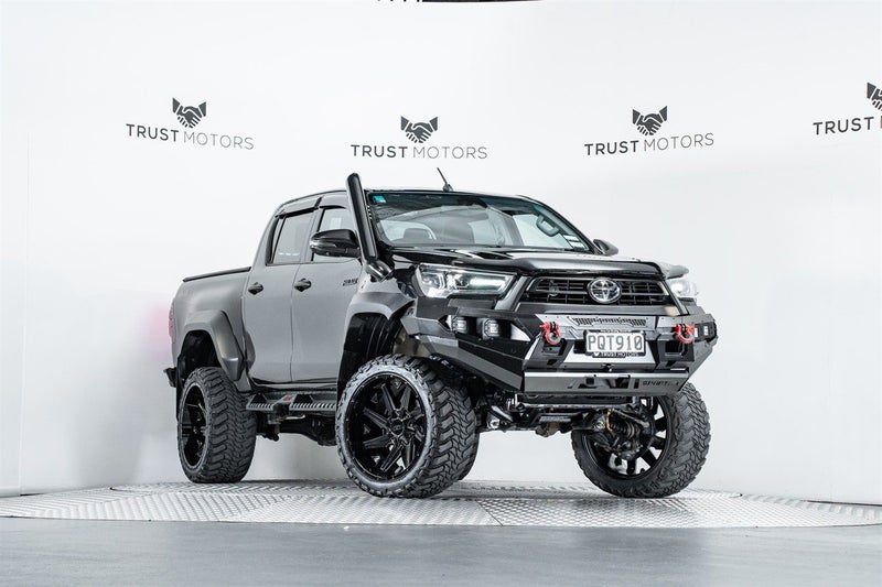 2022 Toyota Hilux SR5 4WD 2.8L, main photo