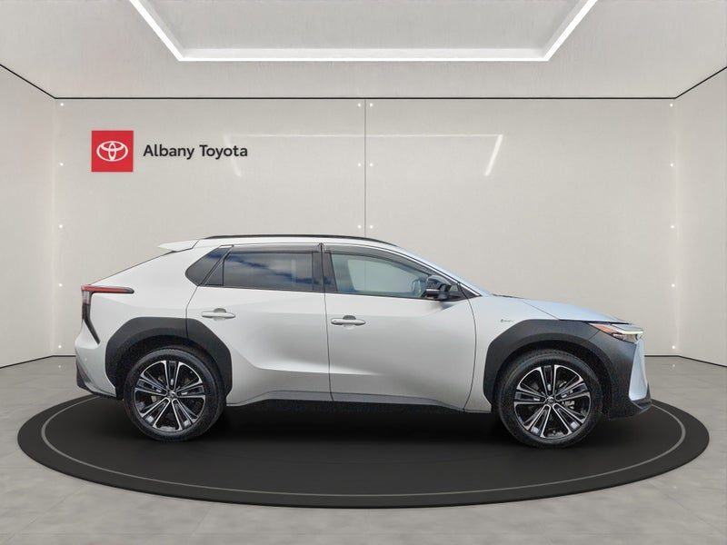 2025 Toyota bZ4X Motion BEV AWD SUV/5D/5S (YEAM..., photo 2