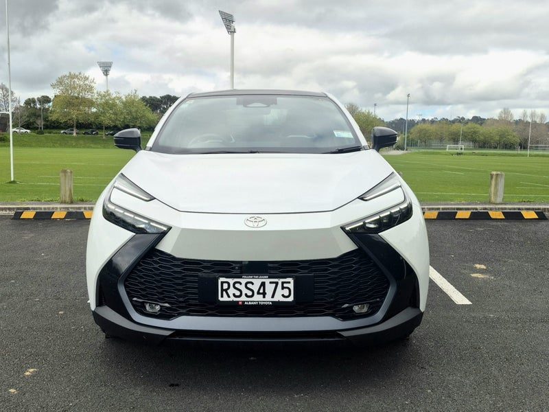 2026 Toyota C-HR Limited 1.8P HEV FWD SUV, photo 2